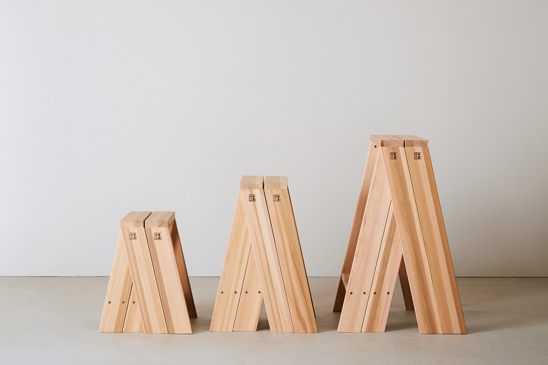 LOWスツール トラフ建築設計事務所